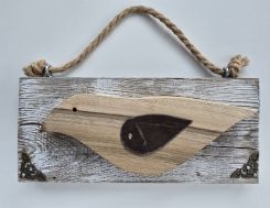 Drewniany ptaszek na desce 